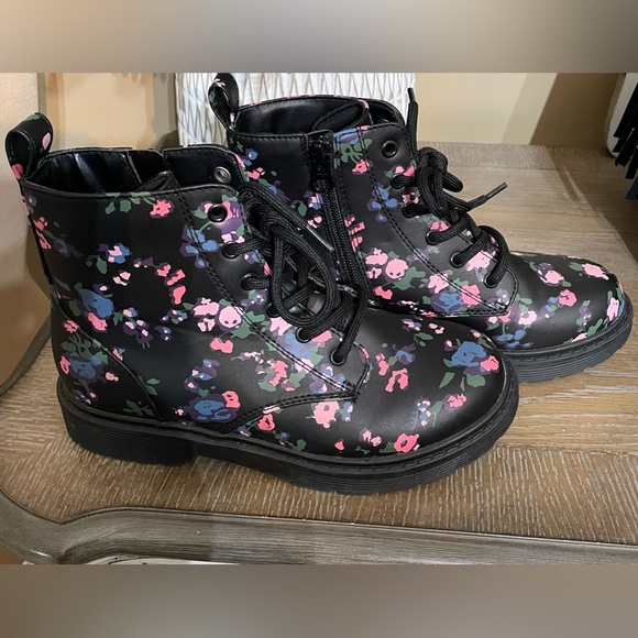 Art Class Flower Zip-Up Boots. Girls Size 3 - Picture 4 of 13